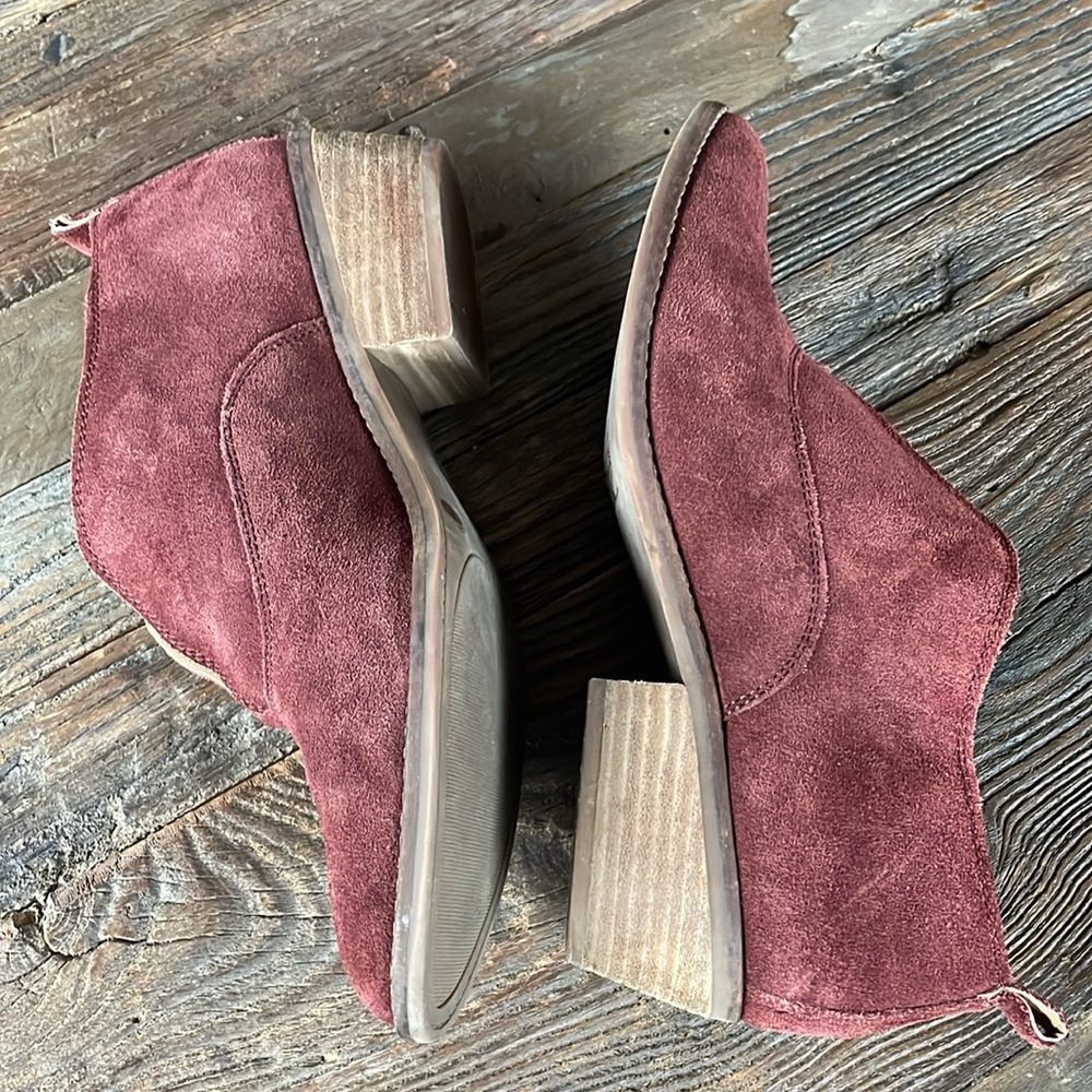 Lucky Brand Kimberly maroon suede bootie EUC size 40 - Picture 4 of 10
